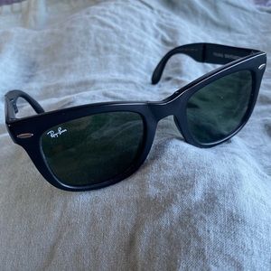 Ray Ban Matte Black Folding Wayfarer Sunglasses